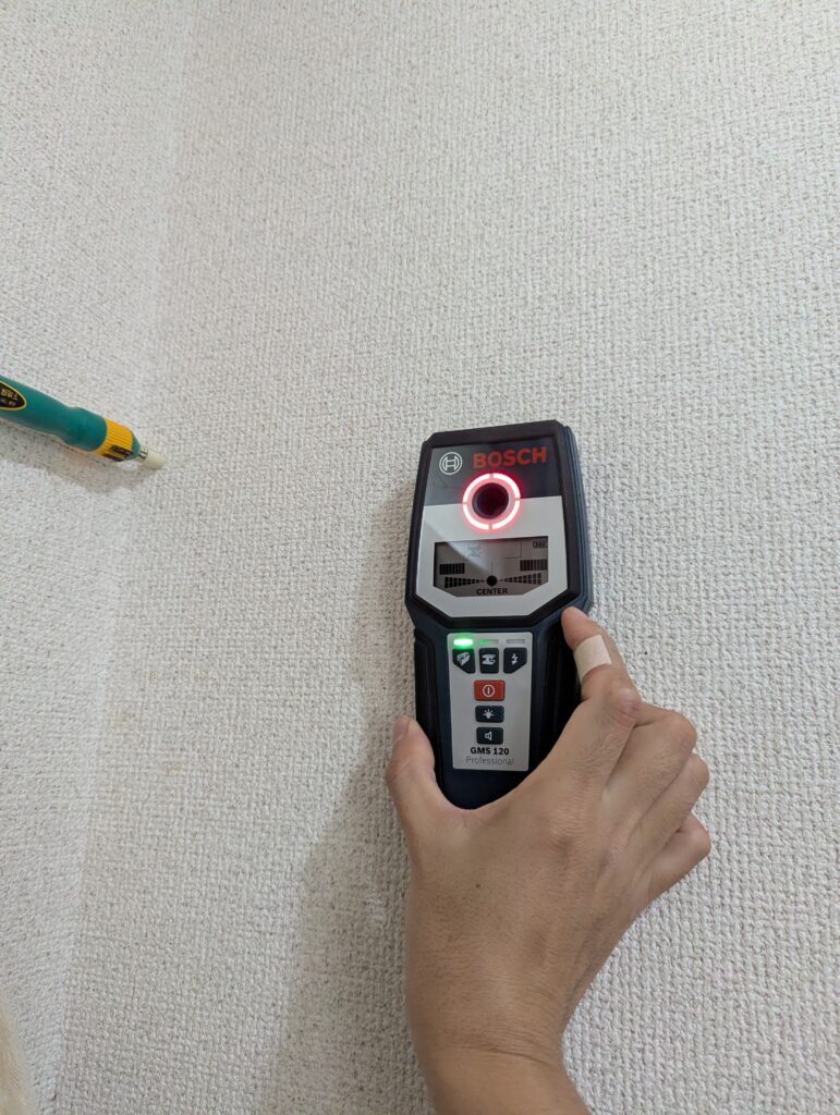 下地探しをしている写真