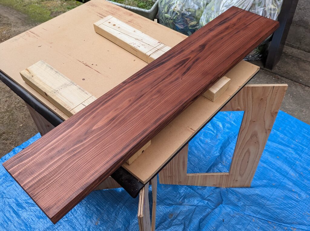 オイルステイン塗装を木材に施した画像