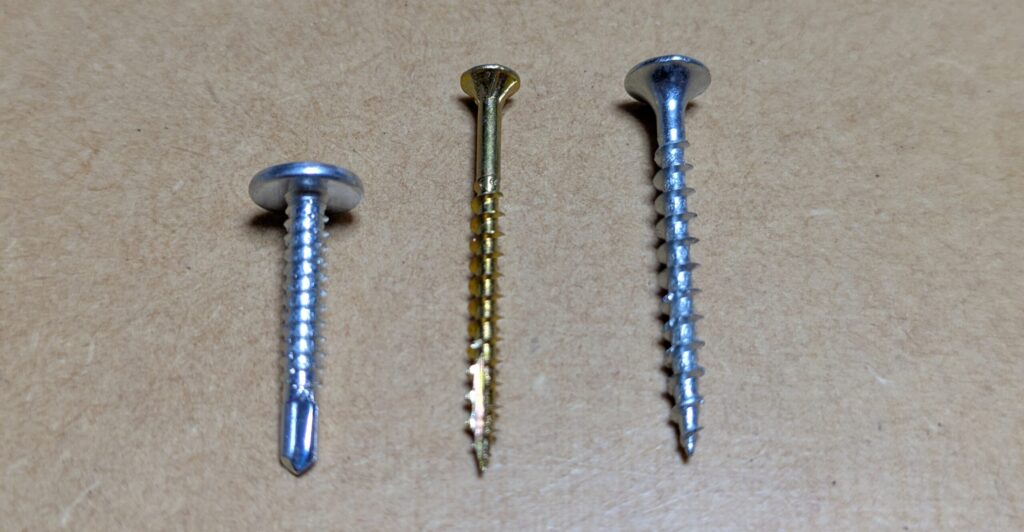 先端形状が異なる3種類のビスの写真
