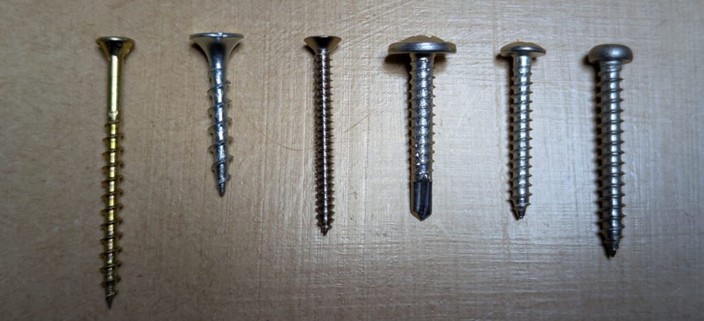 ビズの頭の形状を比較する写真