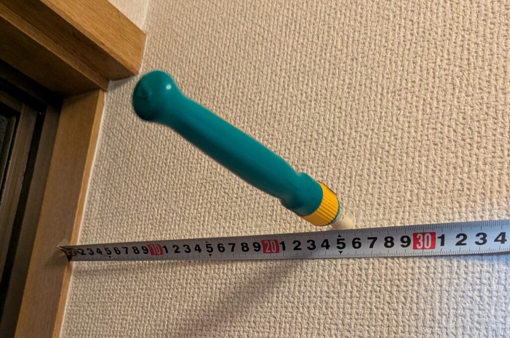 下地探しで下地を探している写真