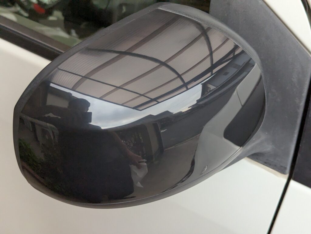 サイドミラーをコンパウンドで磨いた