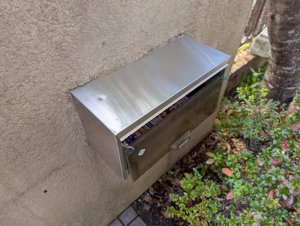 交換する前のポストの写真