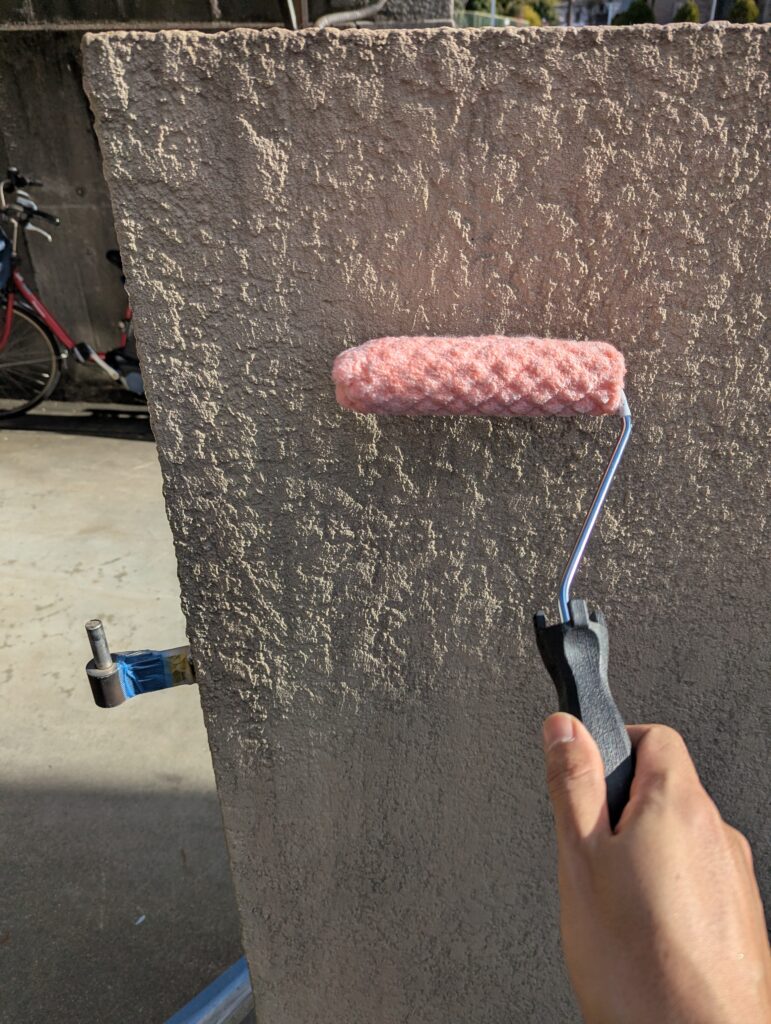 カチオンシーラーを全体に塗布