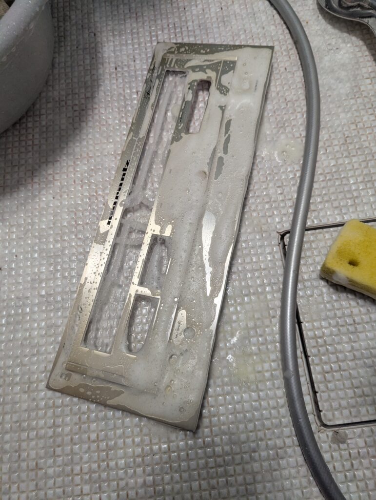 前面パネルをマジックリンで丁寧にあらう