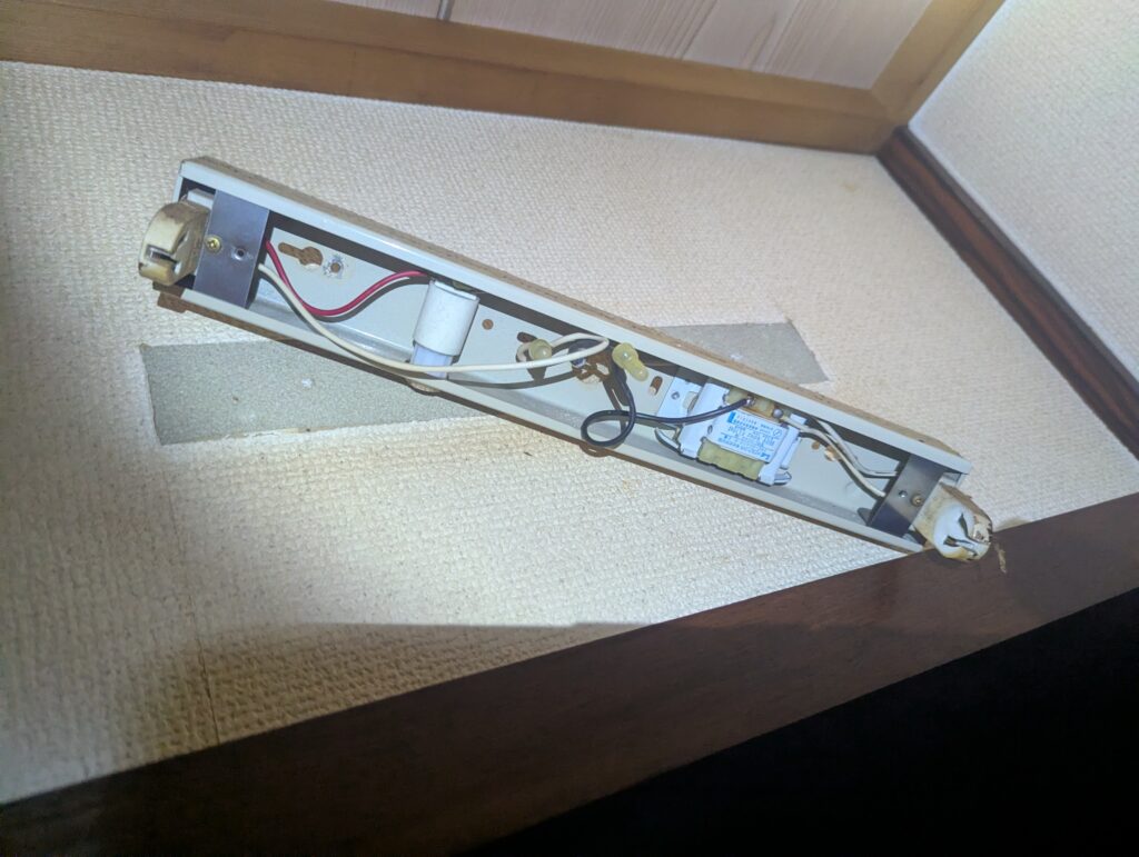 仏間の既存グロースタータ式蛍光灯器具