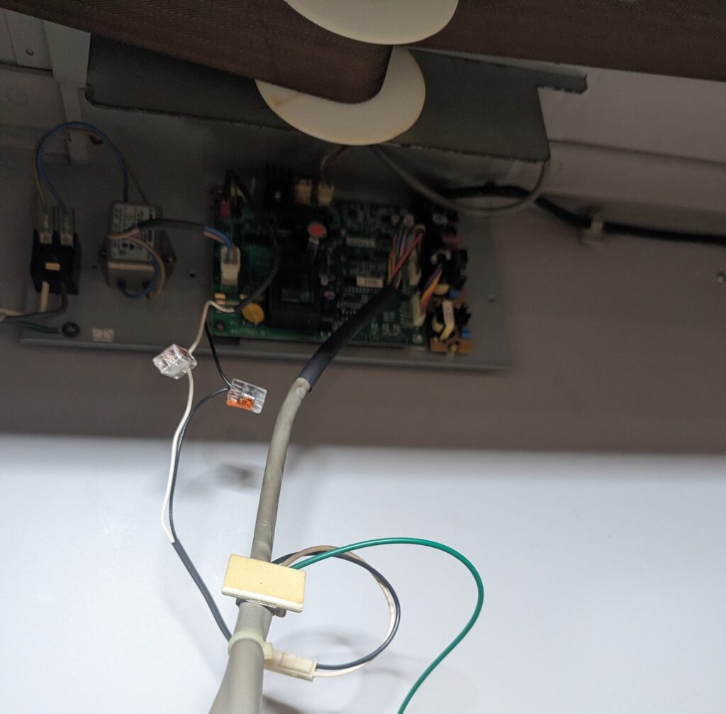 電装ボックスの組み戻しとコネクタ接続